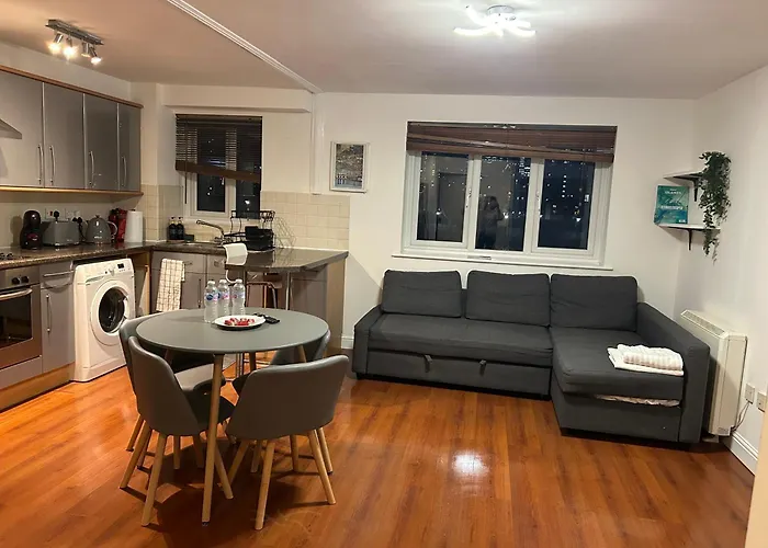 Beautiful View Apartment Near Canary Wharf